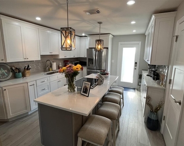 2369 19th Avenue Sw - Photo Thumbnail 1