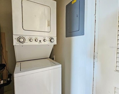 117 N Evergreen Avenue - Photo Thumbnail 11
