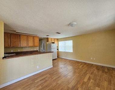 117 N Evergreen Avenue - Photo Thumbnail 4