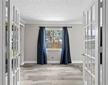 6928 Greenhill Place - Photo Thumbnail 14