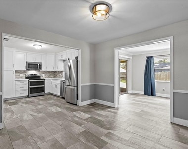 6928 Greenhill Place - Photo Thumbnail 12