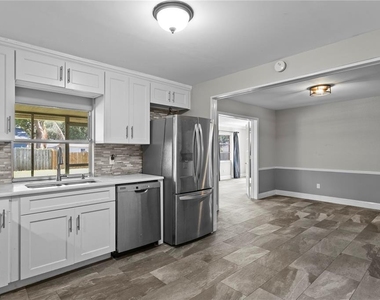 6928 Greenhill Place - Photo Thumbnail 11