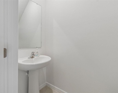 6076 Shiner Street - Photo Thumbnail 8
