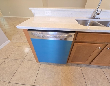 5201 Sunset Canyon Drive - Photo Thumbnail 8