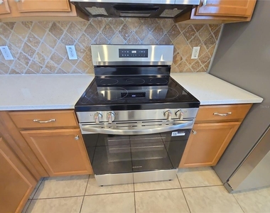 5201 Sunset Canyon Drive - Photo Thumbnail 10
