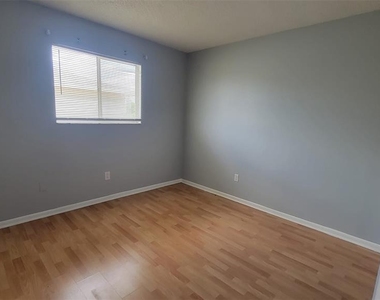 4410 Shadow Crest Place - Photo Thumbnail 8