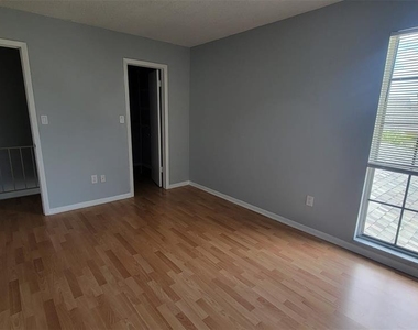 4410 Shadow Crest Place - Photo Thumbnail 6