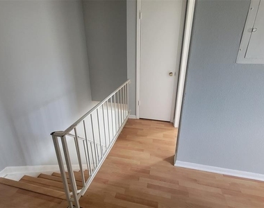 4410 Shadow Crest Place - Photo Thumbnail 5
