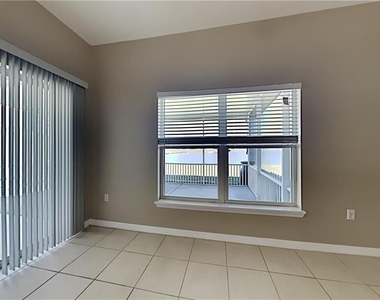 876 Hacienda Circle - Photo Thumbnail 7
