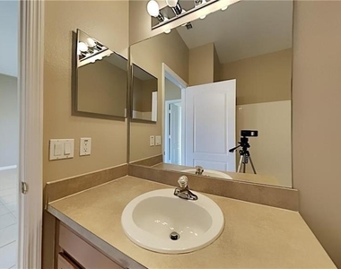 876 Hacienda Circle - Photo Thumbnail 9