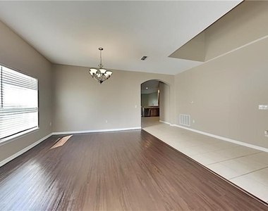 876 Hacienda Circle - Photo Thumbnail 2