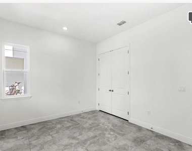 10133 Peebles Street - Photo Thumbnail 6