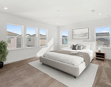 10133 Peebles Street - Photo Thumbnail 9