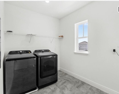 10133 Peebles Street - Photo Thumbnail 13