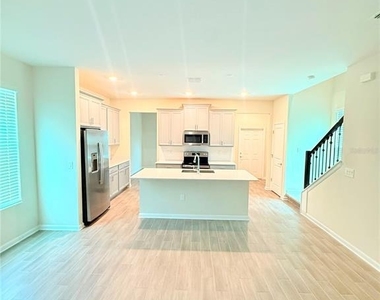 17052 Quicksilver Avenue - Photo Thumbnail 4