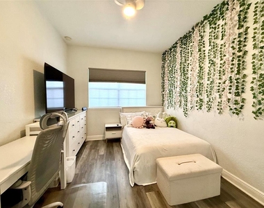 17411 Promenade Drive - Photo Thumbnail 15