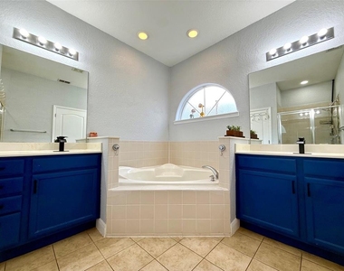 17411 Promenade Drive - Photo Thumbnail 12