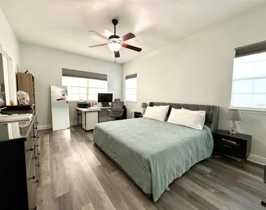 17411 Promenade Drive - Photo Thumbnail 11