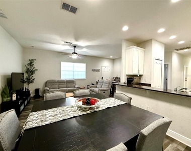 17411 Promenade Drive - Photo Thumbnail 10