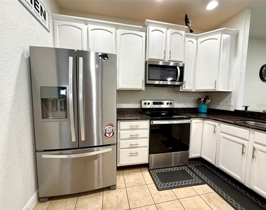 17411 Promenade Drive - Photo Thumbnail 5