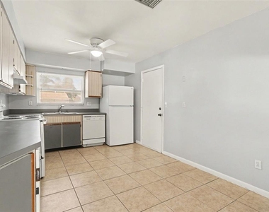 10157 Bluff Court - Photo Thumbnail 10
