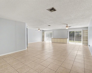 10157 Bluff Court - Photo Thumbnail 5