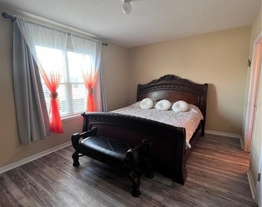 10426 Yellow Spice Court - Photo Thumbnail 7