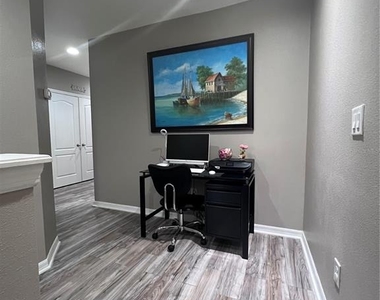 10426 Yellow Spice Court - Photo Thumbnail 6