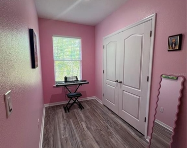 10426 Yellow Spice Court - Photo Thumbnail 13
