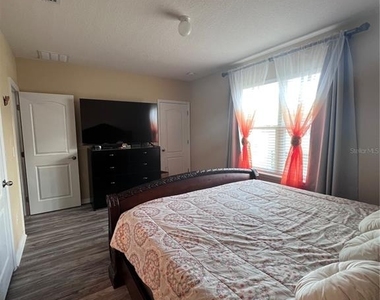 10426 Yellow Spice Court - Photo Thumbnail 8
