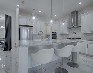 7661 Toscana Boulevard - Photo Thumbnail 2