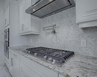 7661 Toscana Boulevard - Photo Thumbnail 5