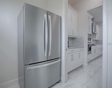 7661 Toscana Boulevard - Photo Thumbnail 8