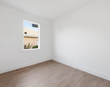 500 Sunset Road N - Photo Thumbnail 11