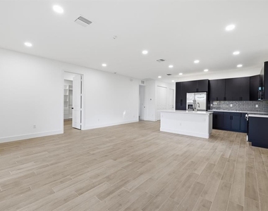 500 Sunset Road N - Photo Thumbnail 7