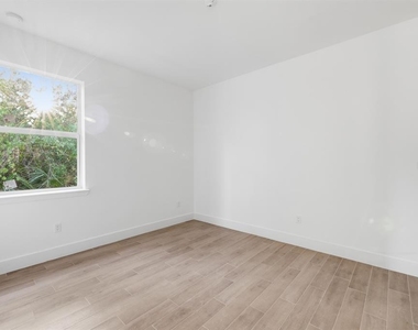 500 Sunset Road N - Photo Thumbnail 6