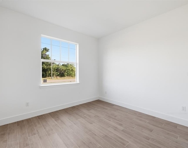 500 Sunset Road N - Photo Thumbnail 10