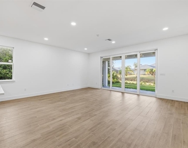 500 Sunset Road N - Photo Thumbnail 5