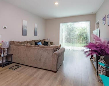 884 Klondike Street - Photo Thumbnail 9