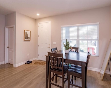 884 Klondike Street - Photo Thumbnail 3