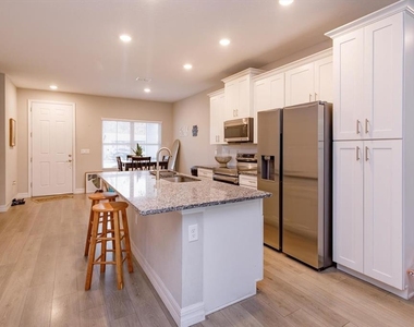 884 Klondike Street - Photo Thumbnail 7