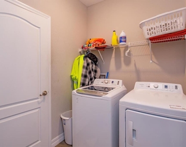 884 Klondike Street - Photo Thumbnail 18