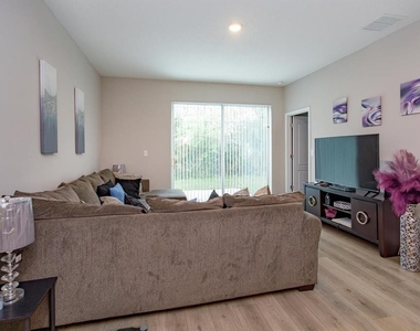 884 Klondike Street - Photo Thumbnail 10