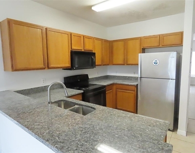 427 Wilton Circle - Photo Thumbnail 3