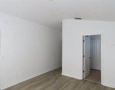 427 Wilton Circle - Photo Thumbnail 8