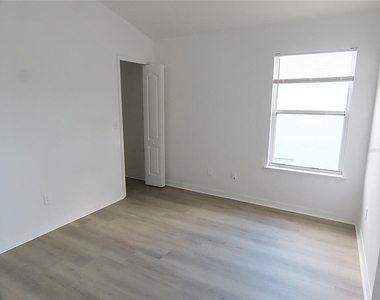 427 Wilton Circle - Photo Thumbnail 10