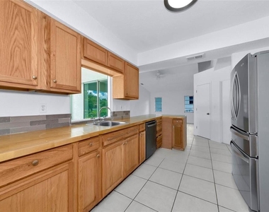 4819 Wecoma Avenue - Photo Thumbnail 4