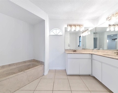 4819 Wecoma Avenue - Photo Thumbnail 12
