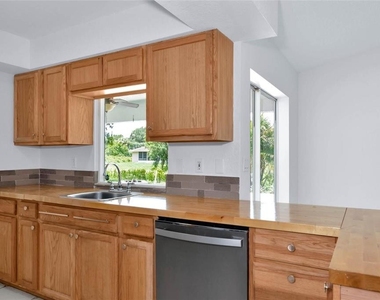 4819 Wecoma Avenue - Photo Thumbnail 6