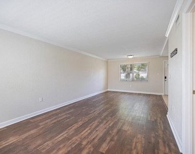 960 Highland Street - Photo Thumbnail 7